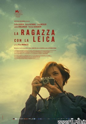 La ragazza con la Leica