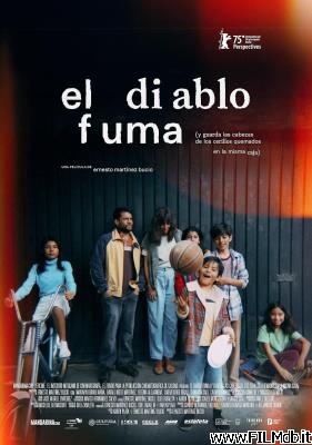 Affiche de film El diablo fuma (y guarda las cabezas de los cerillos quemados en la misma caja)